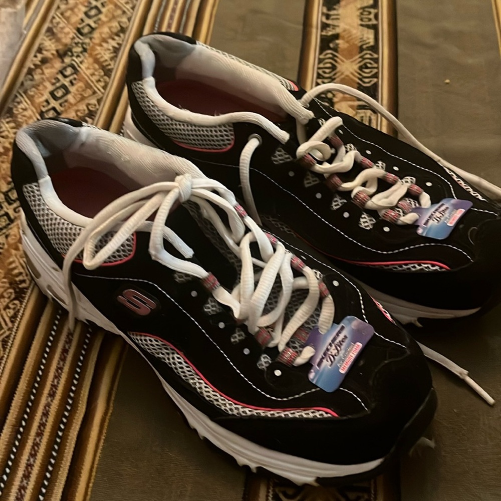 Skechers D'Lites Centennial Sneakers 10 Pink Black Suede Athleisure 11617